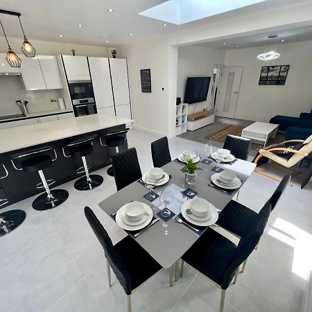 Wembley Stadium 5 Star Brand New Luxury Sleeps 14 With Parking Villa London Bagian luar foto