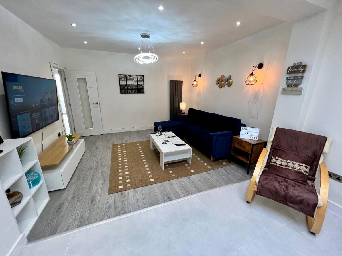 Wembley Stadium 5 Star Brand New Luxury Sleeps 14 With Parking Villa London Bagian luar foto