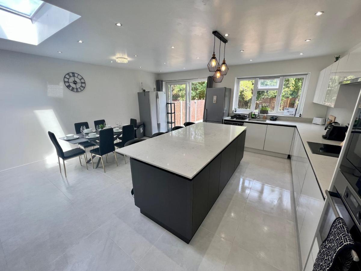 Wembley Stadium 5 Star Brand New Luxury Sleeps 14 With Parking Villa London Bagian luar foto