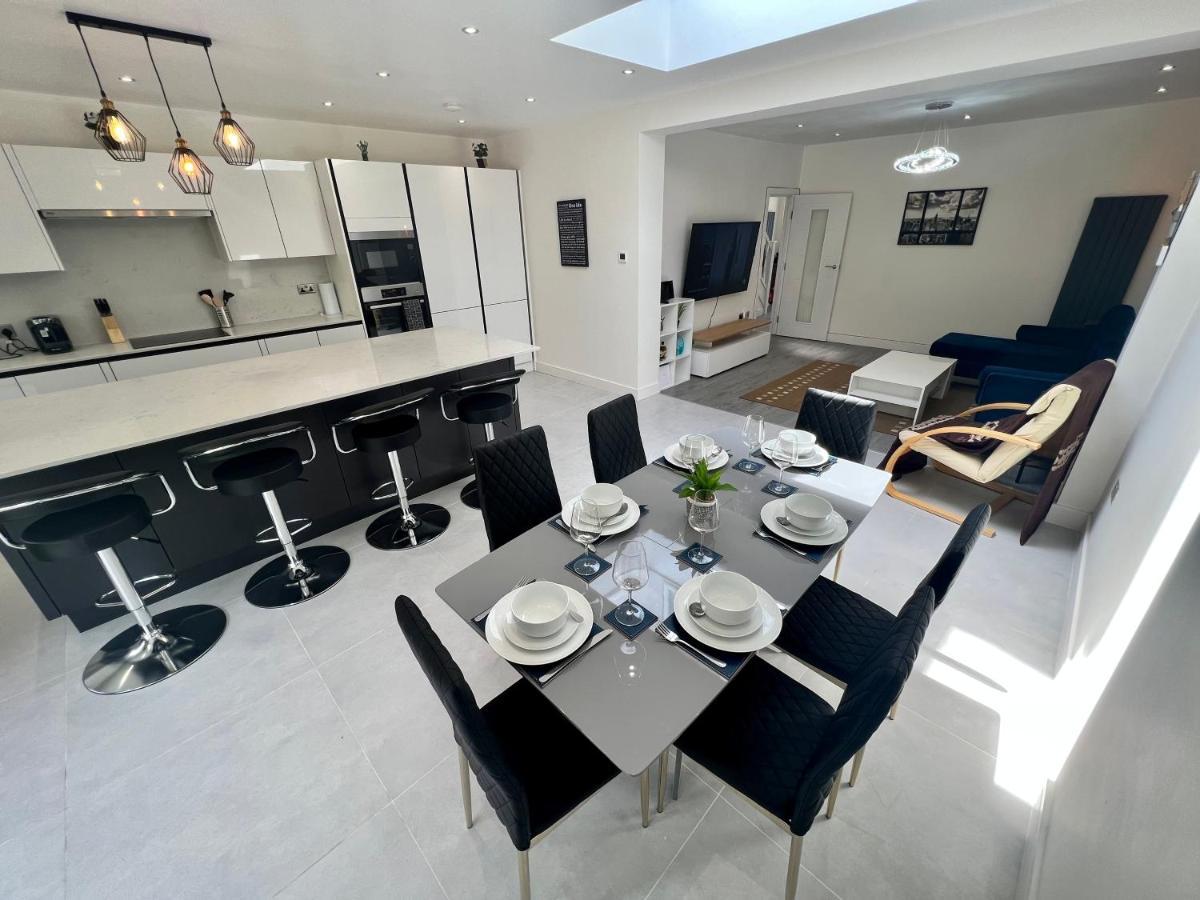 Wembley Stadium 5 Star Brand New Luxury Sleeps 14 With Parking Villa London Bagian luar foto