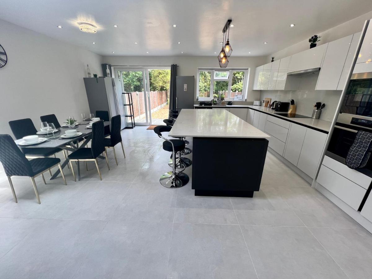 Wembley Stadium 5 Star Brand New Luxury Sleeps 14 With Parking Villa London Bagian luar foto