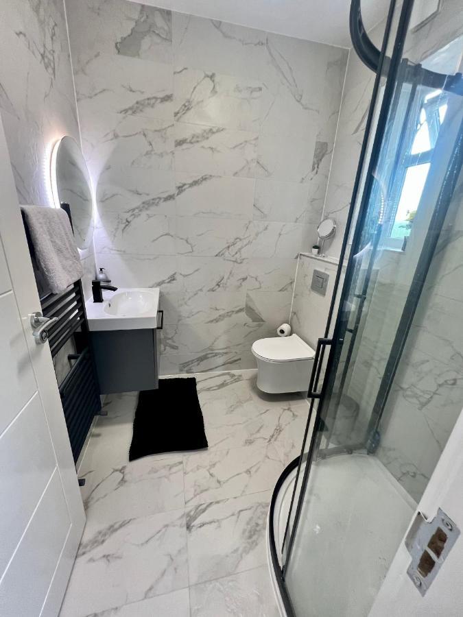 Wembley Stadium 5 Star Brand New Luxury Sleeps 14 With Parking Villa London Bagian luar foto