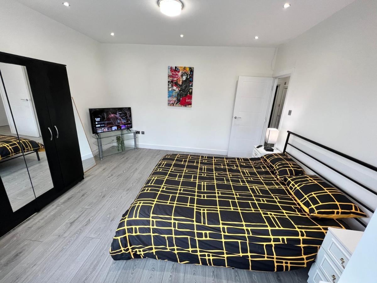 Wembley Stadium 5 Star Brand New Luxury Sleeps 14 With Parking Villa London Bagian luar foto