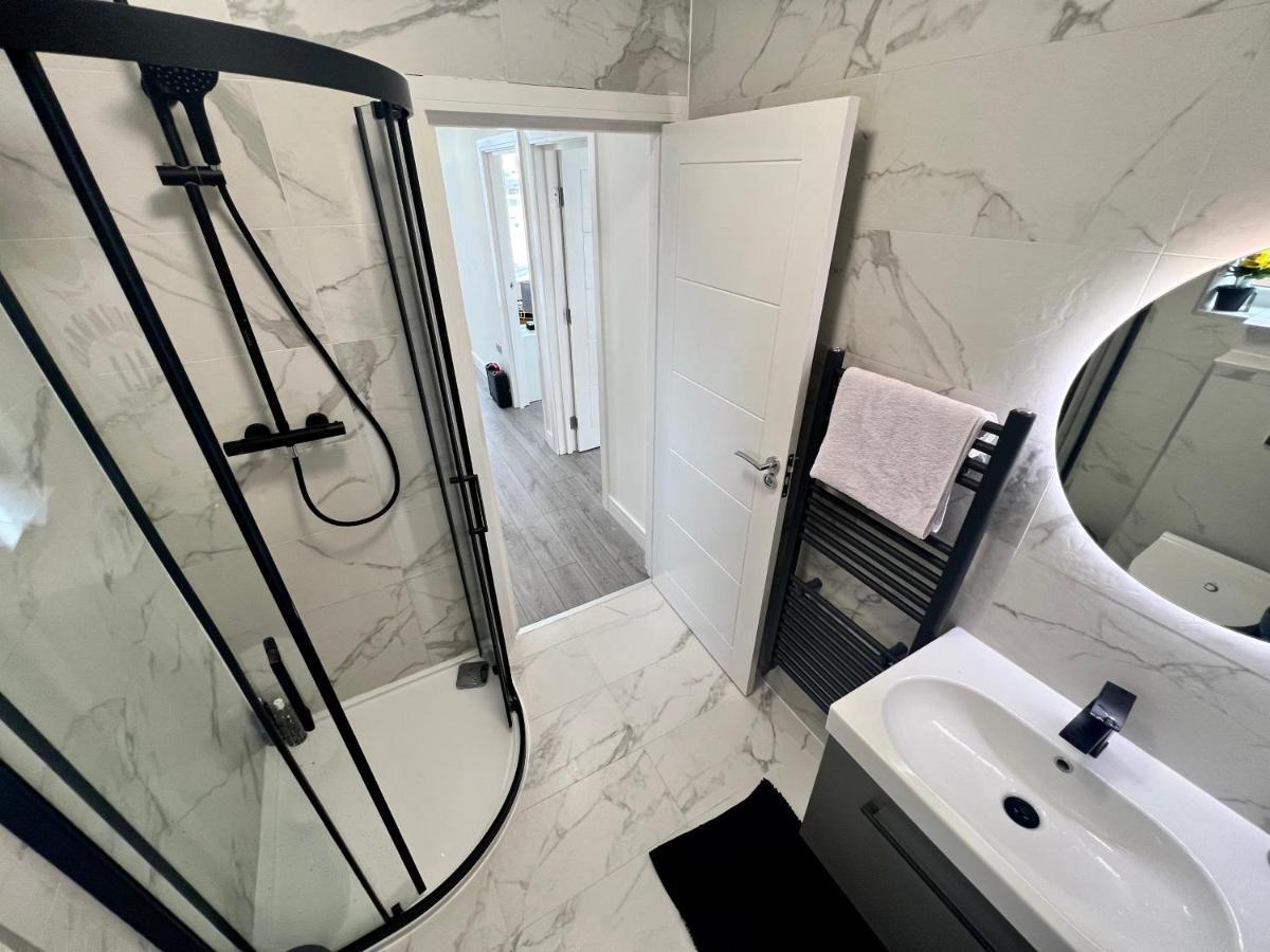 Wembley Stadium 5 Star Brand New Luxury Sleeps 14 With Parking Villa London Bagian luar foto