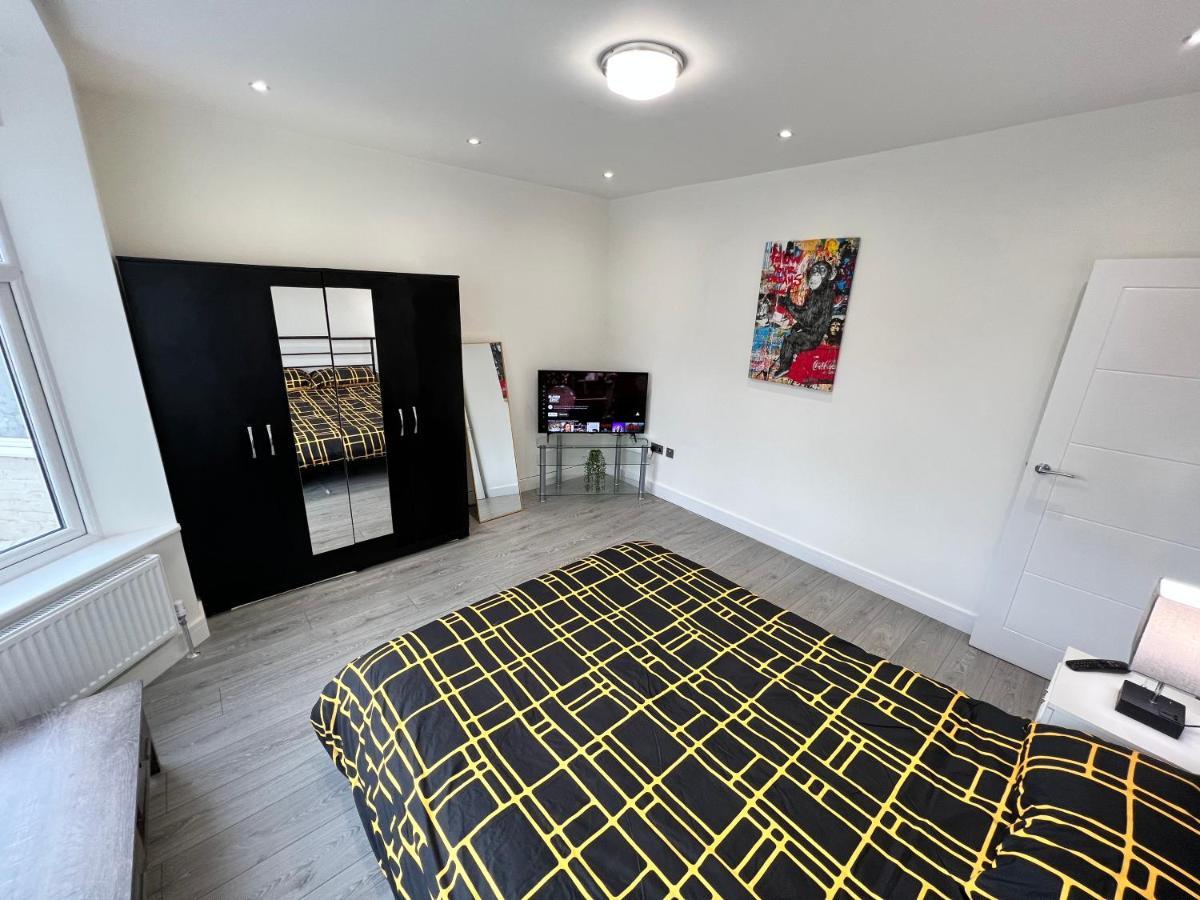 Wembley Stadium 5 Star Brand New Luxury Sleeps 14 With Parking Villa London Bagian luar foto