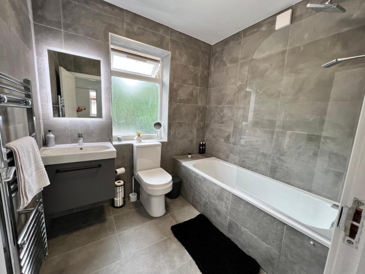 Wembley Stadium 5 Star Brand New Luxury Sleeps 14 With Parking Villa London Bagian luar foto
